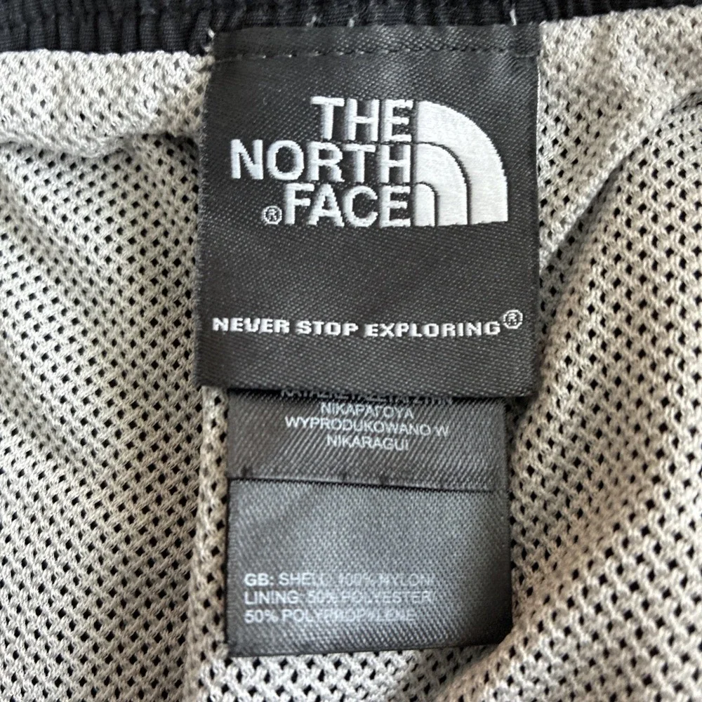 The North Face Mens Class V Belted Trunks Black Nylon Mesh Lined Medium Hiking